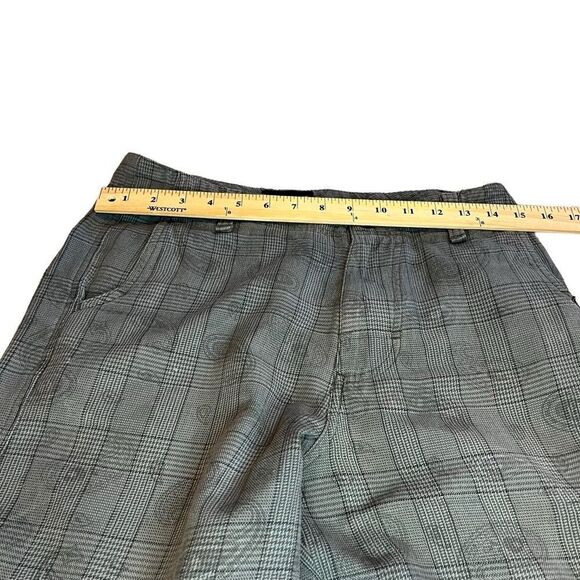 Vans Grey Plaid and Paisley Shorts for Men. Size 28. Great Condition!! - Picture 9 of 13